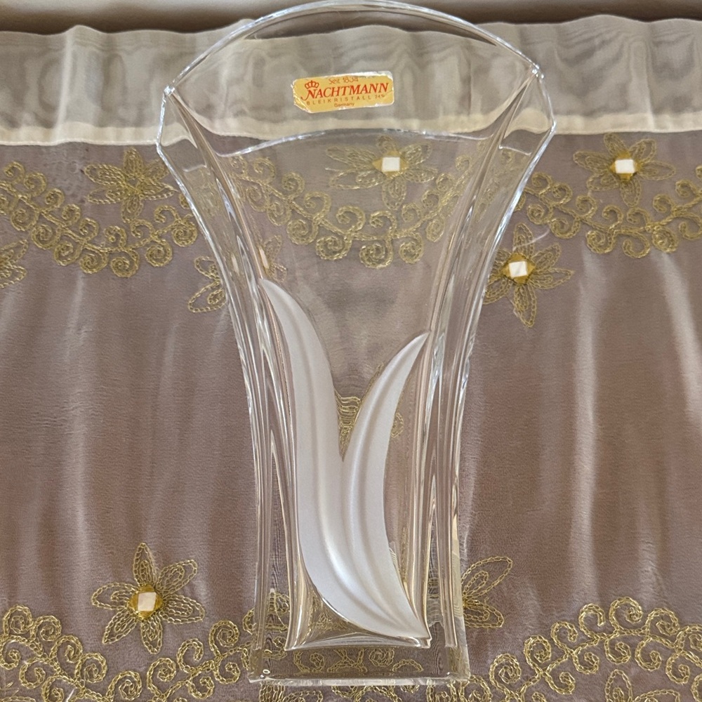Nachtmann Crystal Vase with Frosted Design - Picture 2 of 5